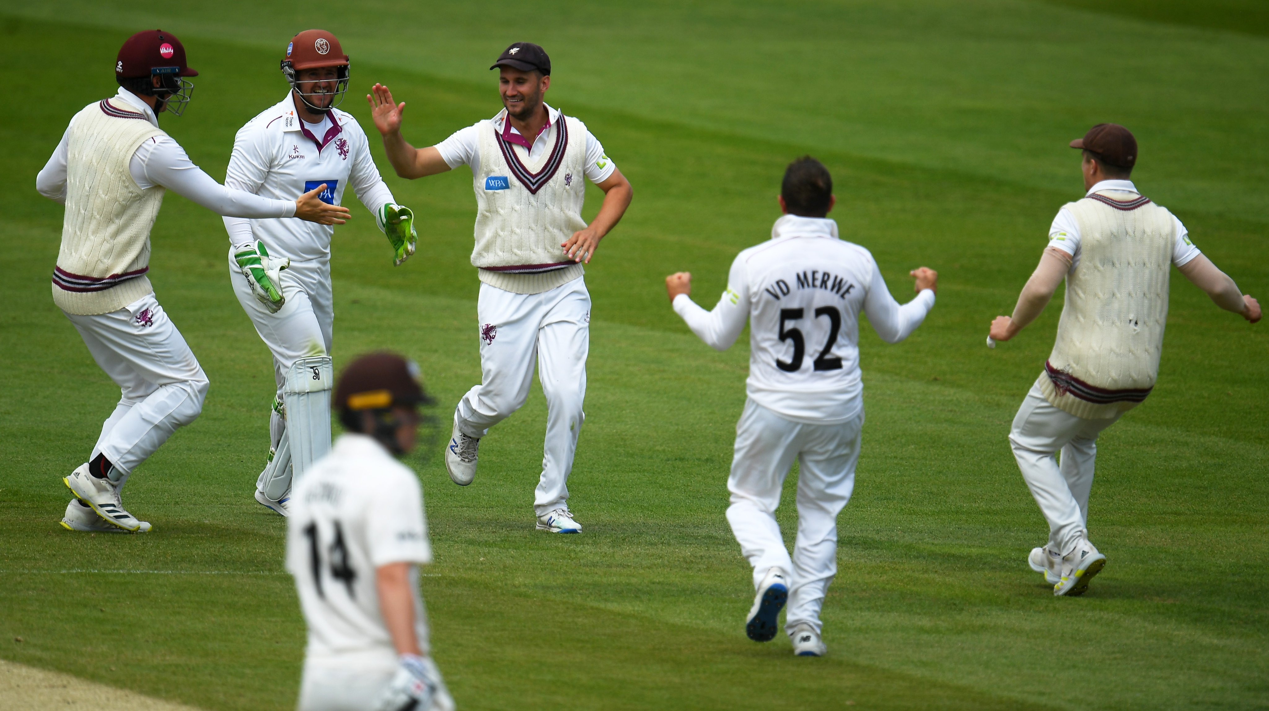 WATCH | Lewis Gregory takes a one-handed stunner in slips