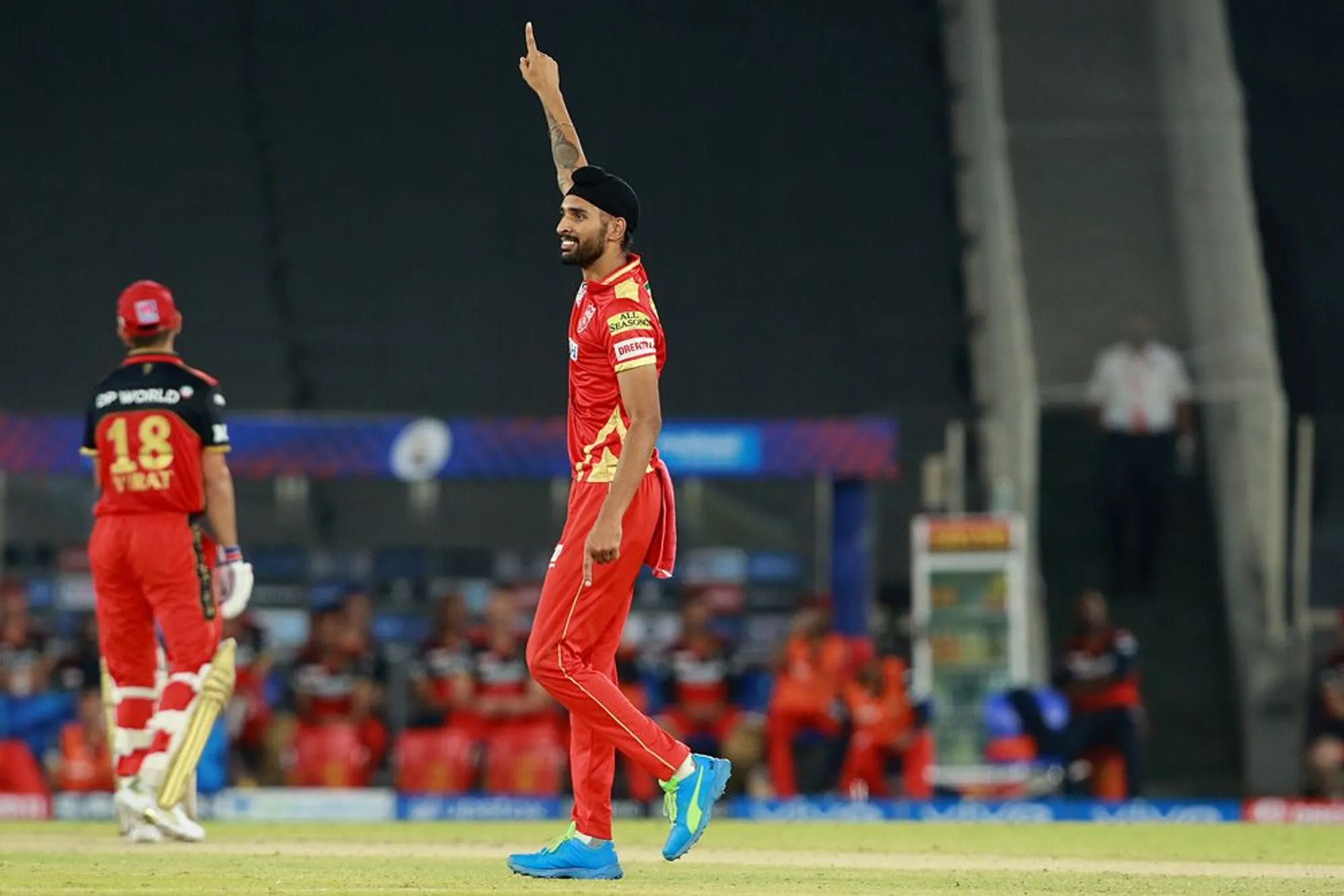 Twitter reacts to Glenn 'Kohli' Maxwell refusing to to walk after Harpreet Brar bowls a snorter 