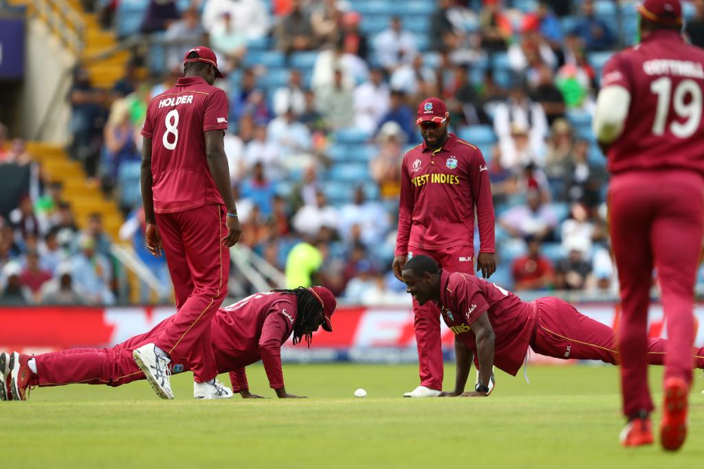 VIDEO | Chris Gayle, Carlos Brathwaite celebrate Rahmat Shah's wicket with hilarious push-ups