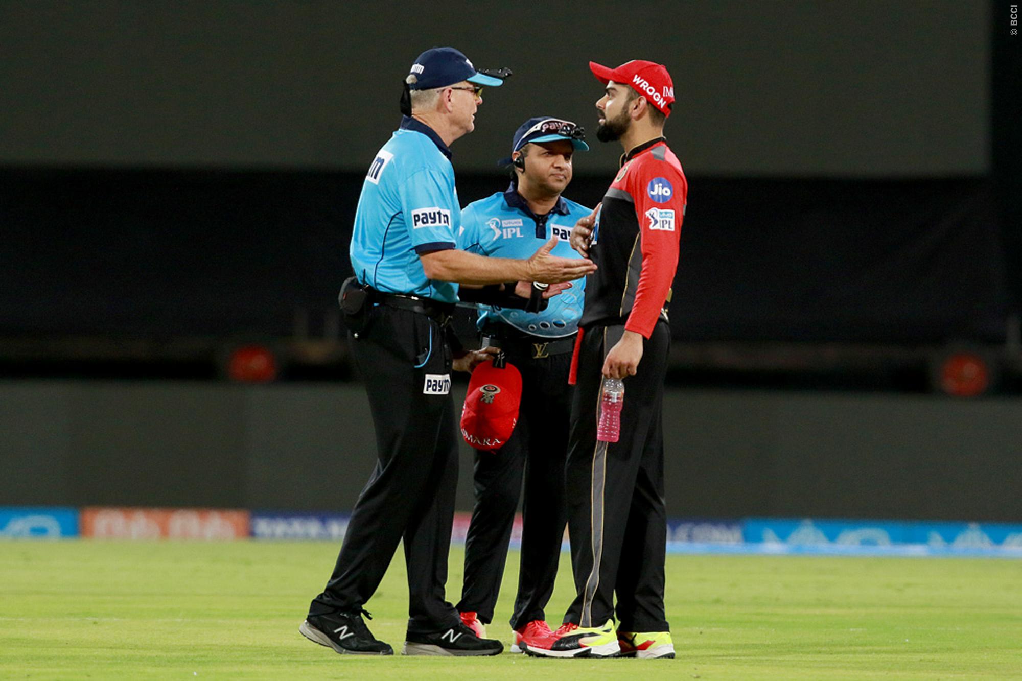 VIDEO | Virat Kohli argues with umpire after Andrew Tye denies taking review after signalling for it