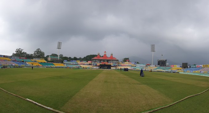 VIDEO | 'Reptilian Death Scare' in Ranji Trophy as snake intervention delays start of play