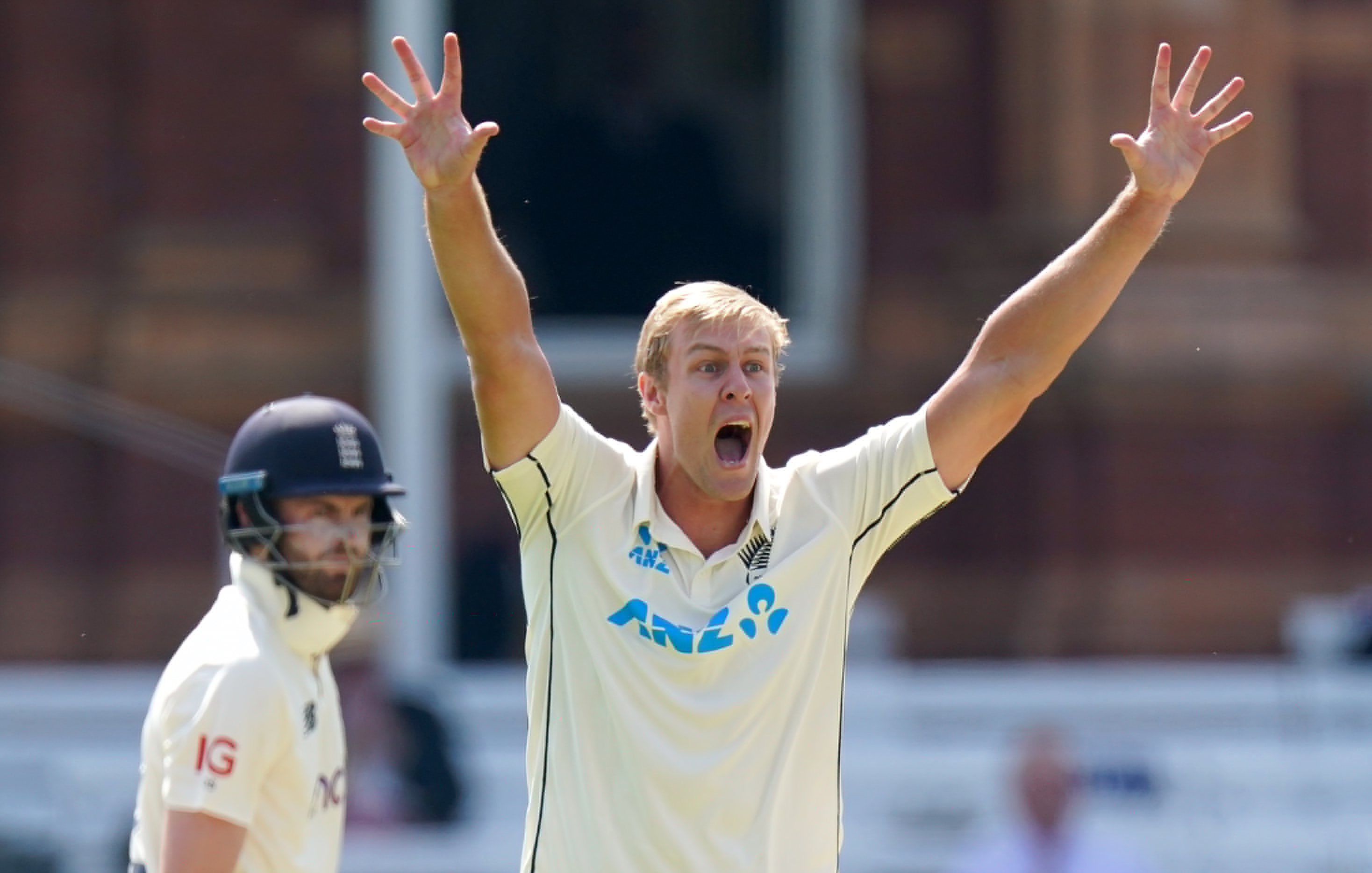 Twitter reacts to ‘Gentleman’ Taylor asking umpires to go upstairs after clean catch to dismiss Root