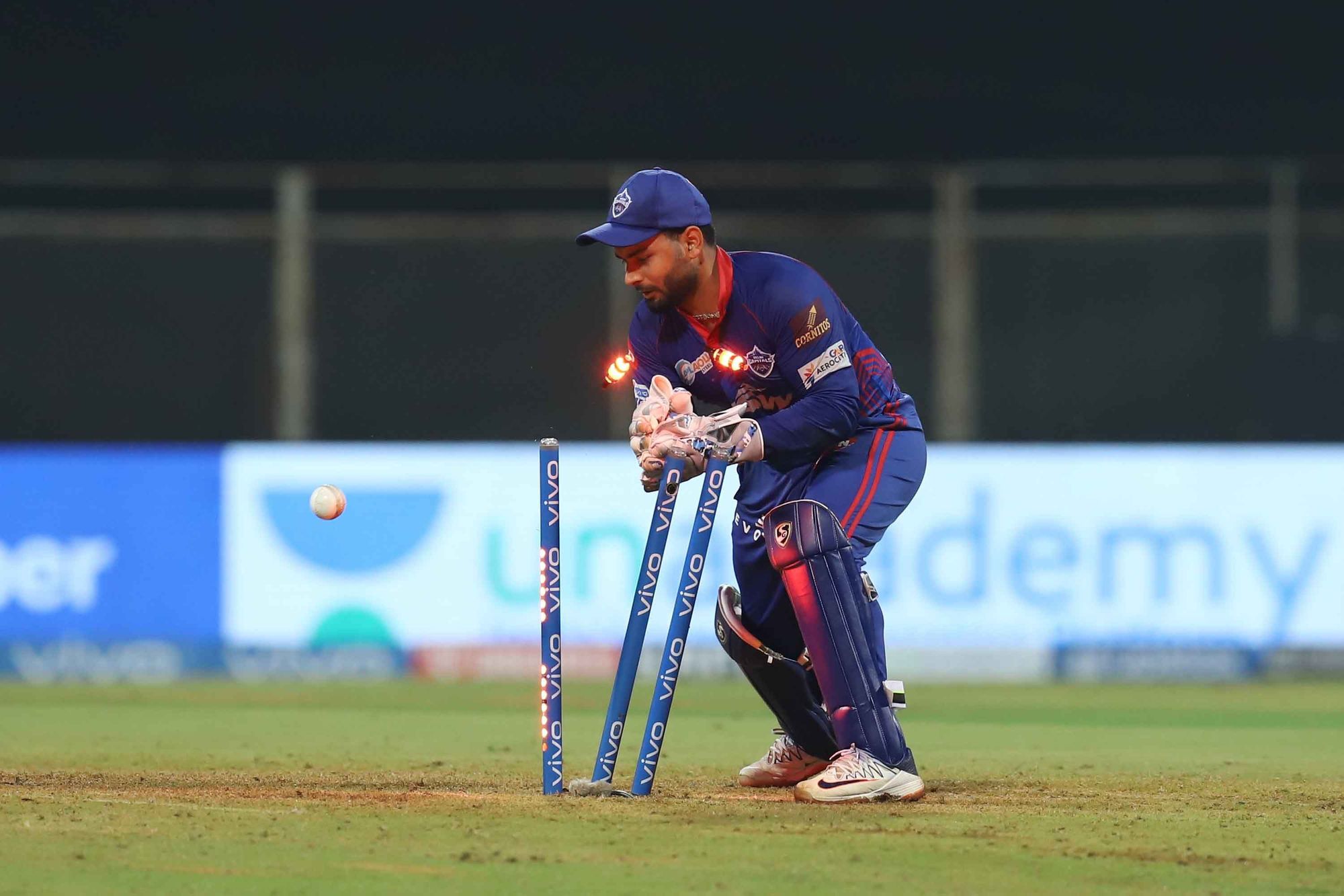 Twitter reacts to comedy of errors at Wankhede as Pant breaks stumps with bare hands post Unadkat slip