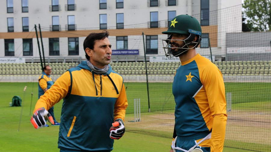 Younis Khan holding knife to Flower’s throat was friendly banter, claims PCB official