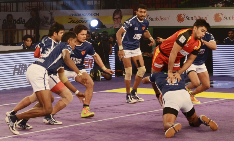 Pro Kabaddi 2016 | Dabang Delhi tame Bengaluru Bulls for first win of season