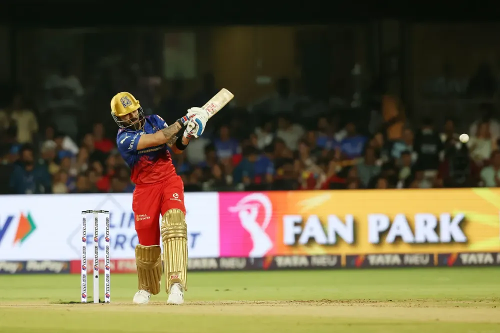 RCB vs CSK | Twitter and Faf in awe of Virat Kohli’s clobbering hit sending the ball to Chinnaswamy's rooftop