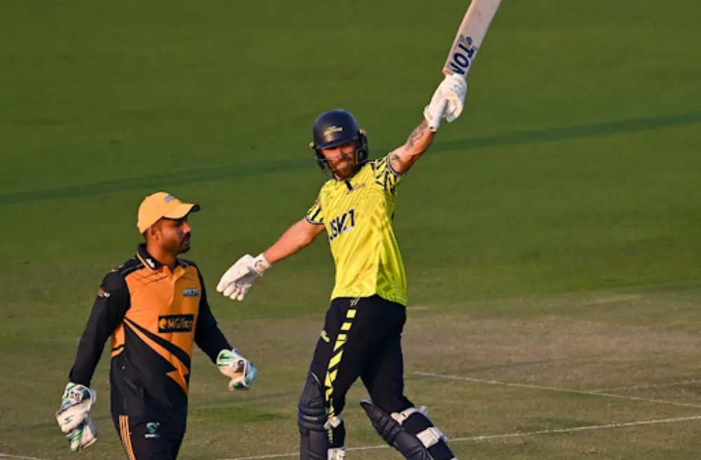 Abu Dhabi T10 | Twitter sizzles as Phil Salt seasons Gulbadin Naib with 34-run over