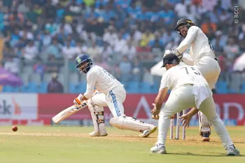 ‌IND vs NZ | Twitter in splits after driven Phillips helps Jadeja in removing hesitant hindrance from sightscreen  