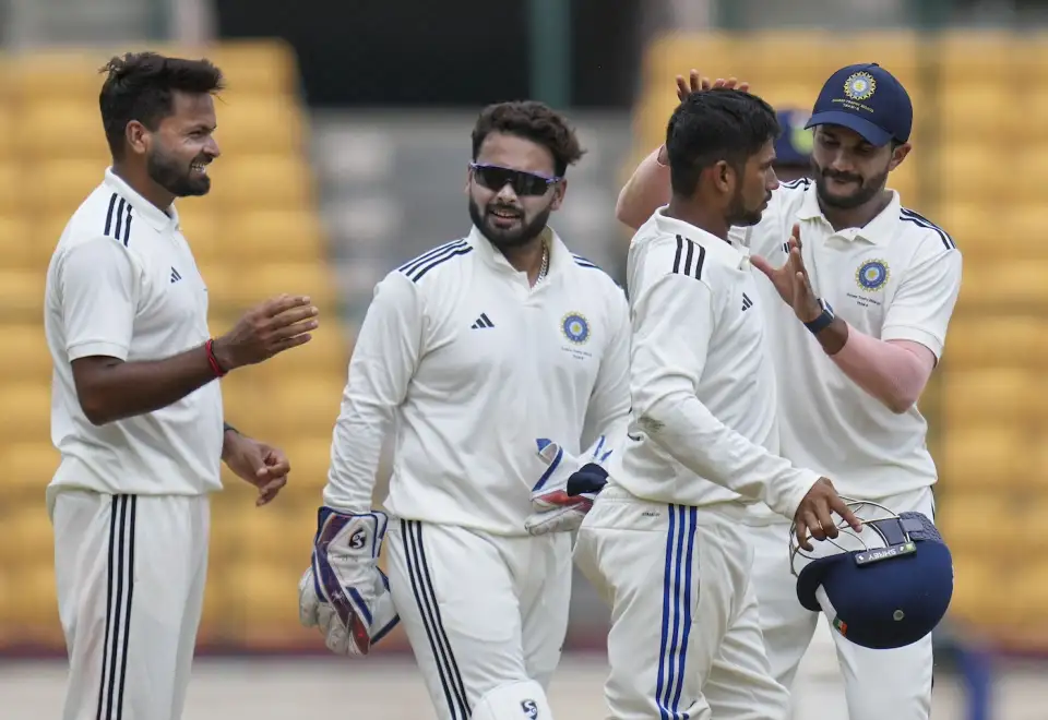 Duleep Trophy | Twitter reacts to Pant turning doctor as Indian team banter Kuldeep after blow to head