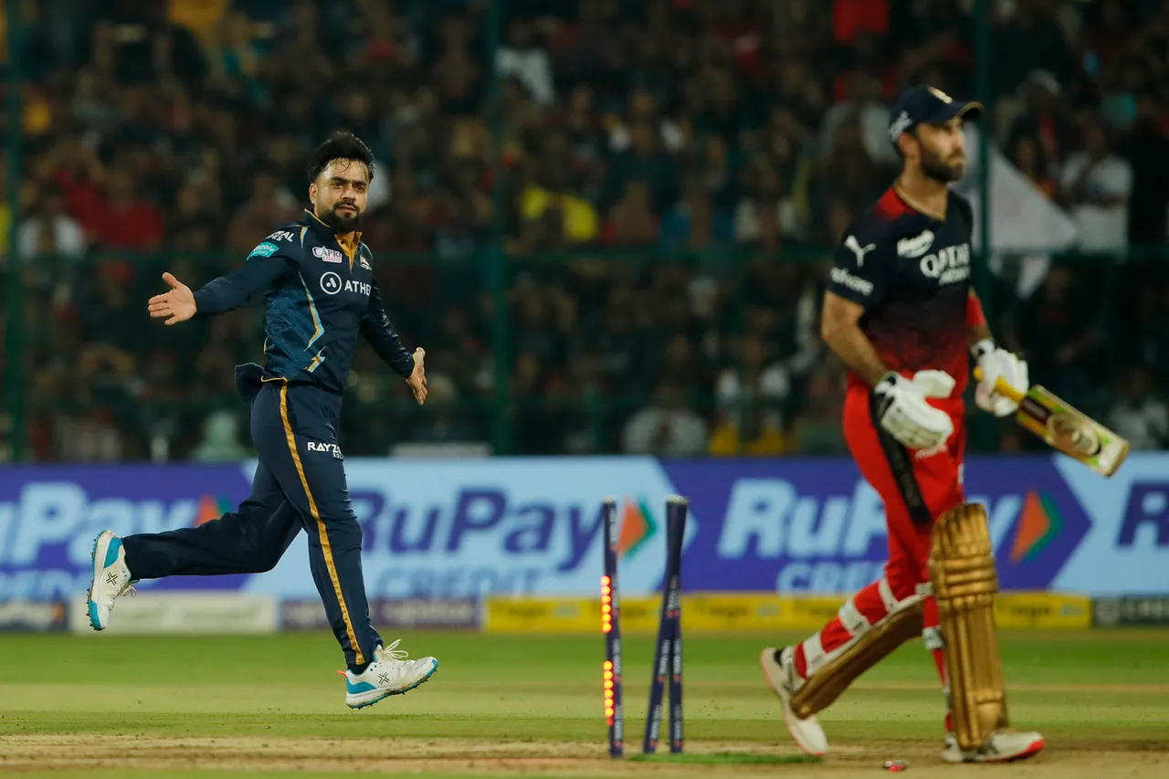 IPL 2023, RCB vs GT | Twitter reacts as Hardik's reaction steals limelight despite Rashid bamboozling Maxwell