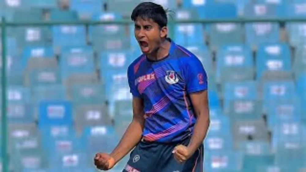 WATCH, Duleep Trophy | Aaqib Khan goes beast mode with explosive celebration after Gaikwad's shoddy dismissal