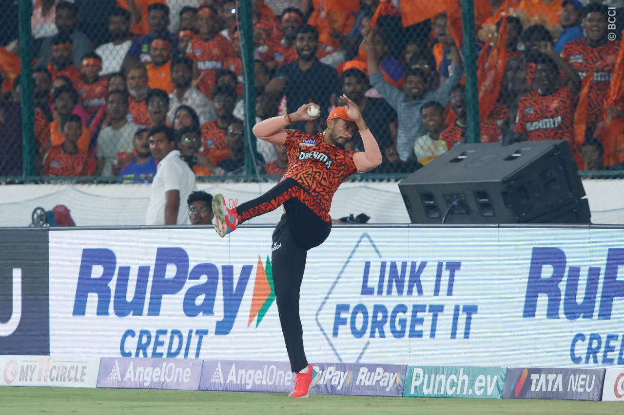 ‌IPL 2024 | Twitter lauds nimble-footed Nitish pulling off screamer to deny QDK comeback