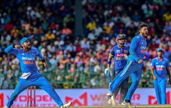 ‌SL vs IND | Twitter reacts to fuming Kohli joining charged-up Parag in epic wicket celebration