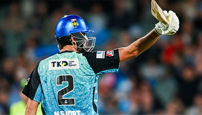 D’Arcy Short’s knock helps Adelaide Strikers to defeat Sydney Thunder.