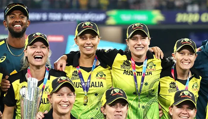 Ellyse Perry with the Australian team after winning the T20 World Cup.