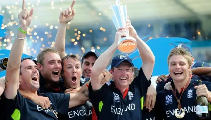 England Cricket Team with the T20 World Cup.