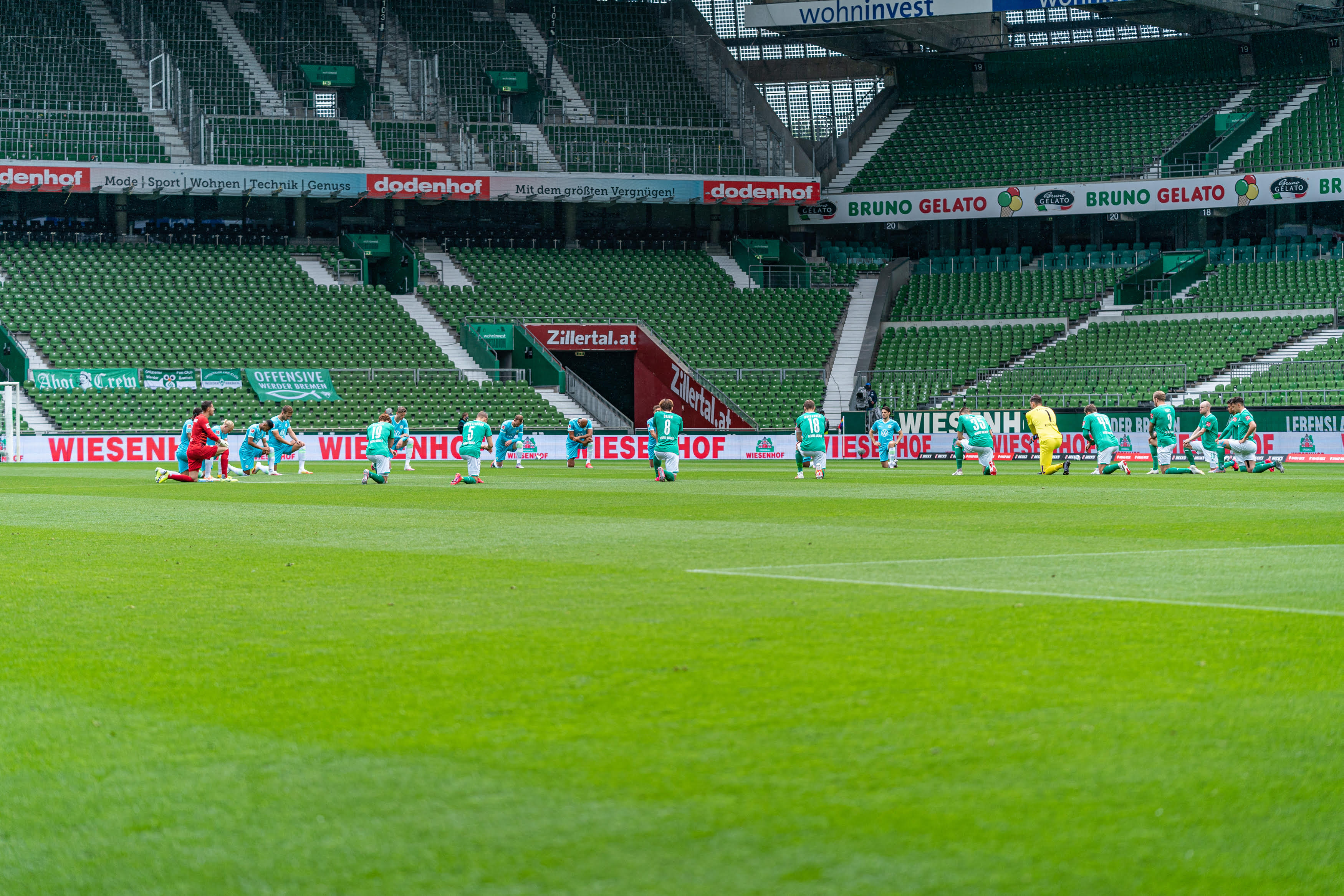 VIDEO | Werder Bremen and Wolfsburg take knee for George Floyd and Black Lives Matter