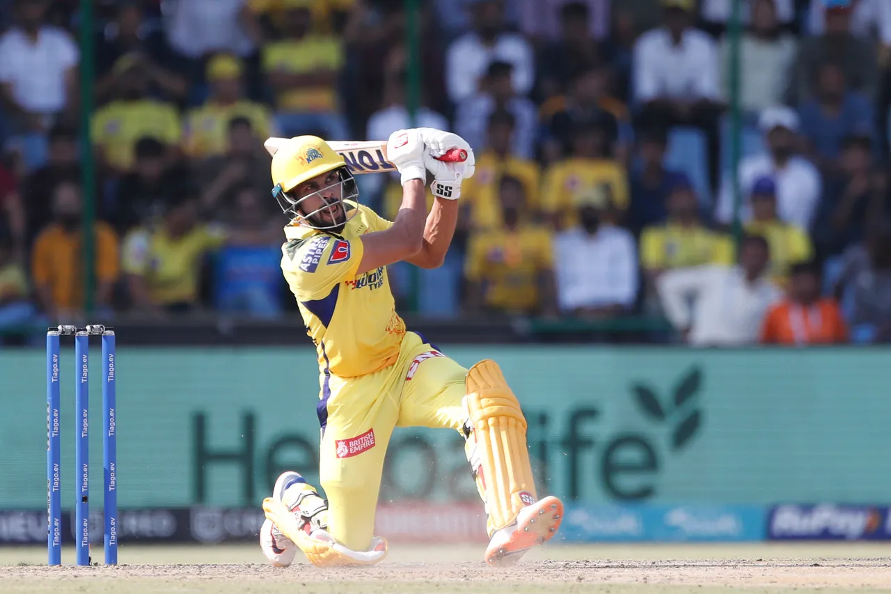 IPL 2023, DC vs CSK | Twitter reacts as Ruturaj Gaikwad’s hat-trick of sixes leaves 'clueless' Kuldeep Yadav scratching head