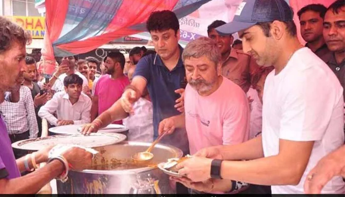 Gautam Gambhir's community kitchen feeding needy people during the pandemic.