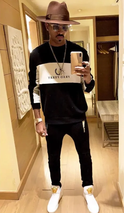 Hardik Pandya clicking a picture wearing his Versace Shoes.