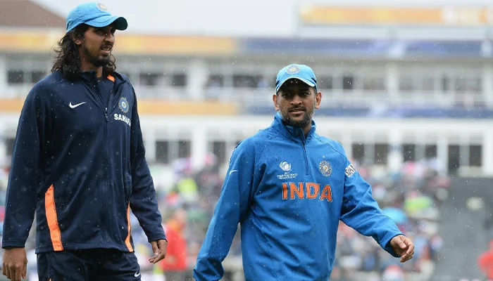 Ishant Sharma and MS Dhoni before the Champions Trophy 2013 Finals.