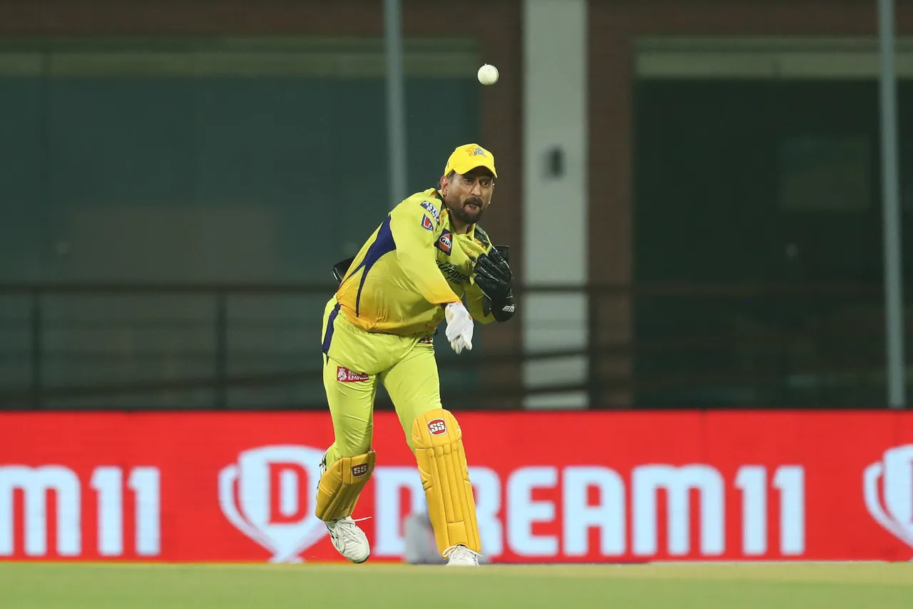 IPL 2023, CSK vs SRH | Twitter lauds gentleman MSD for rearranging stumps after affecting last ball run-out