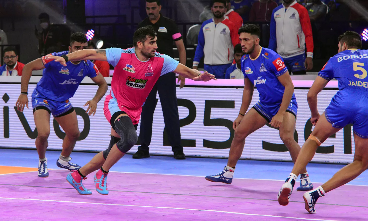 WATCH | PKL fans can't keep calm after Rahul Chaudhari scores four-point raid