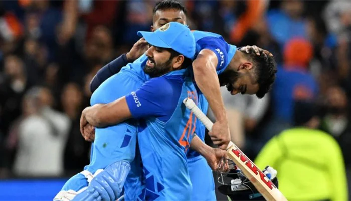 Rohit Sharma carried Virat Kohli on his shoulders after winning the match against Pakistan.