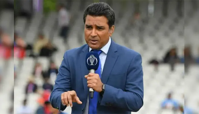 Sanjay Manjrekar commentating before a match during World Cup.