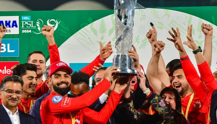 Shadab Khan lifting the PSL trophy.