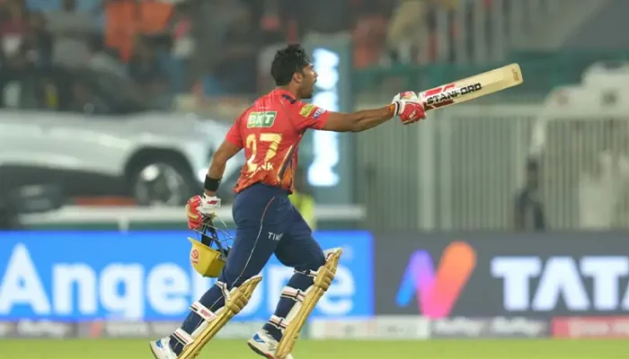 Shashank Singh celebrating after winning the match against Gujarat Titans.