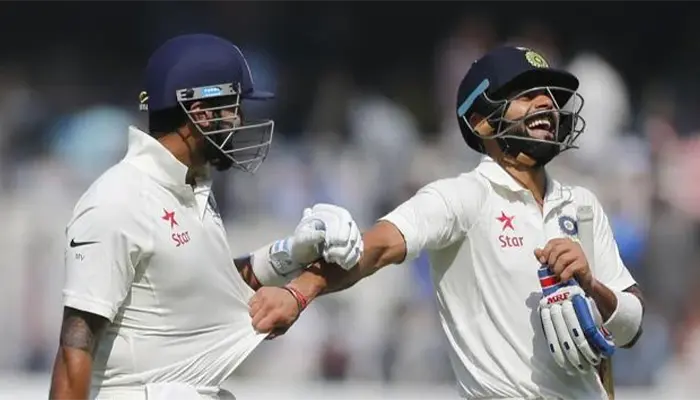 Virat Kohli can't contain his laughter after Bangladesh's uproarious review attempt.