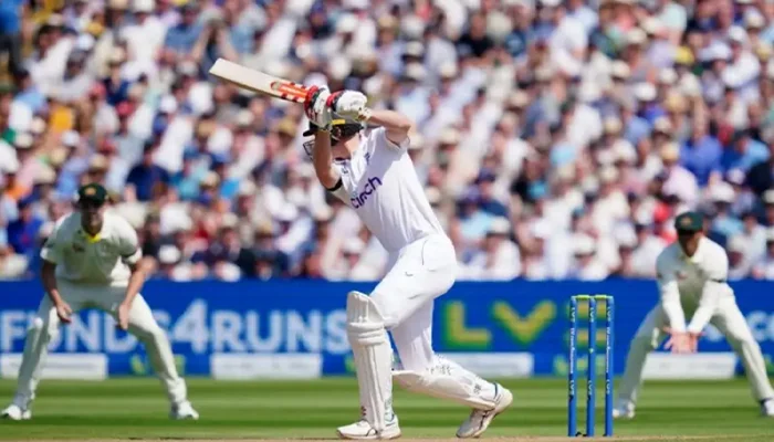 Zak Crawley got a boundary on the first ball of the 2023 Ashes series.